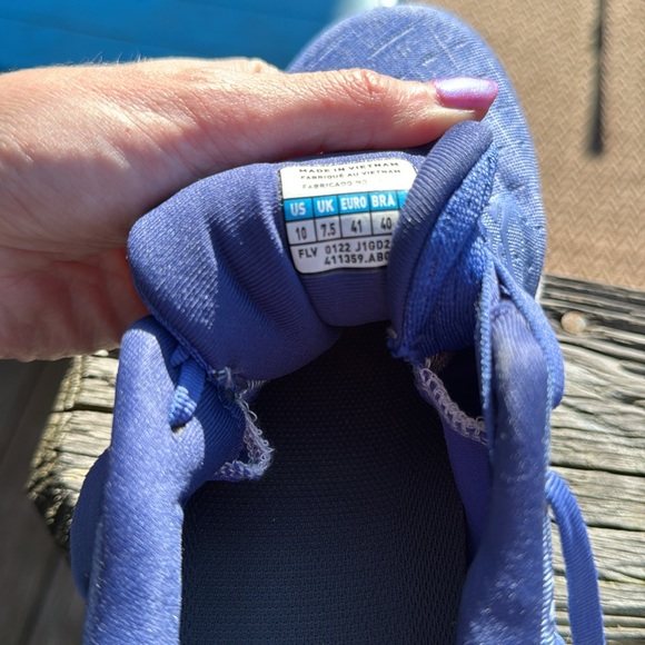 Mizuno running shoe size 10. - Picture 7 of 7